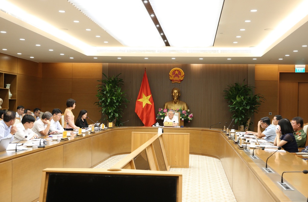 Fertigstellung des Verordnungsentwurfs zur Schaffung eines internationalen Finanzzentrums - 1 Hoàn thiện dự thảo nghị định về thành lập trung tâm tài chính quốc tế - 1