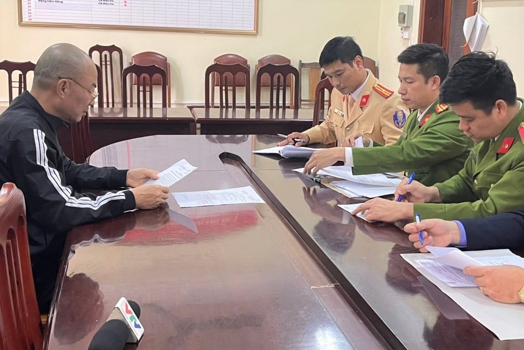 Khởi tố tài xế ô tô say xỉn tấn công Thượng úy CSGT nhập viện - 1 Khởi tố tài xế ô tô say xỉn tấn công Thượng úy CSGT nhập viện - 1