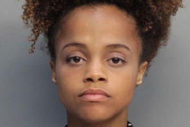 Bị bắt vì khỏa thân với sốt cà chua trong nhà hàng