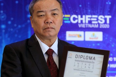 Thay vì xả lên trời, nhà sáng chế Việt "gập" ống khói lò thiêu xuống đất