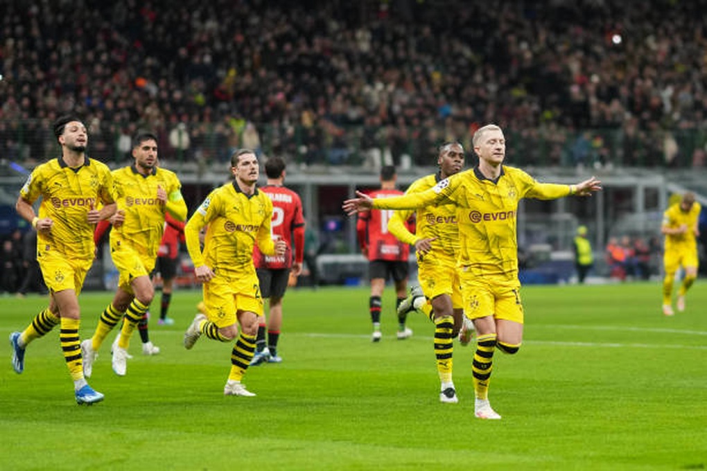 Kéo sập San Siro, Dortmund hiên ngang giành vé đi tiếp ở bảng tử thần - 1 Kéo sập San Siro, Dortmund hiên ngang giành vé đi tiếp ở bảng tử thần - 1