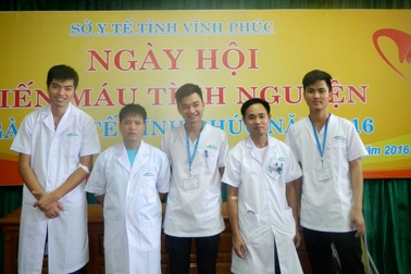 Bệnh viện Hữu nghị Lạc Việt nhiệt liệt hưởng ứng ngày hội hiến máu tình nguyện của ngành Y tế 2016