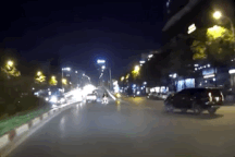 Tài xế gây náo loạn đường phố vì kiểu lái xe "ú òa" như say xỉn