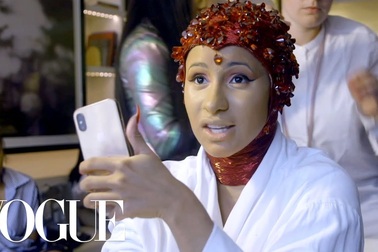 Cardi B chuẩn bị váy áo như thế nào cho MET gala