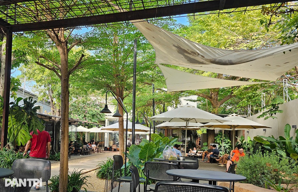 Tìm được người mặc đồ giống ông Đặng Lê Nguyên Vũ ẩu đả ở quán cà phê - 1 Tìm được người mặc đồ giống ông Đặng Lê Nguyên Vũ ẩu đả ở quán cà phê - 1