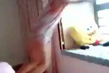 Bé trai bị tai nạn nhớ đời vì hoang nghịch