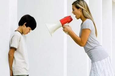 Những câu “cửa miệng” của bố mẹ dễ làm hại trẻ