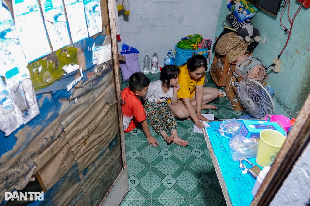 Bị sa thải tuổi xế chiều, công nhân U50 trắng đêm vật vã tìm việc mới - 4 Bị sa thải tuổi xế chiều, công nhân U50 trắng đêm vật vã tìm việc mới - 4