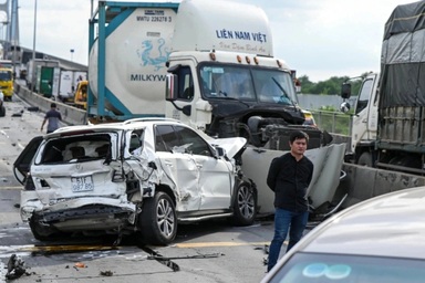 Khởi tố tài xế xe tải tông liên hoàn 8 ô tô ở cầu Phú Mỹ