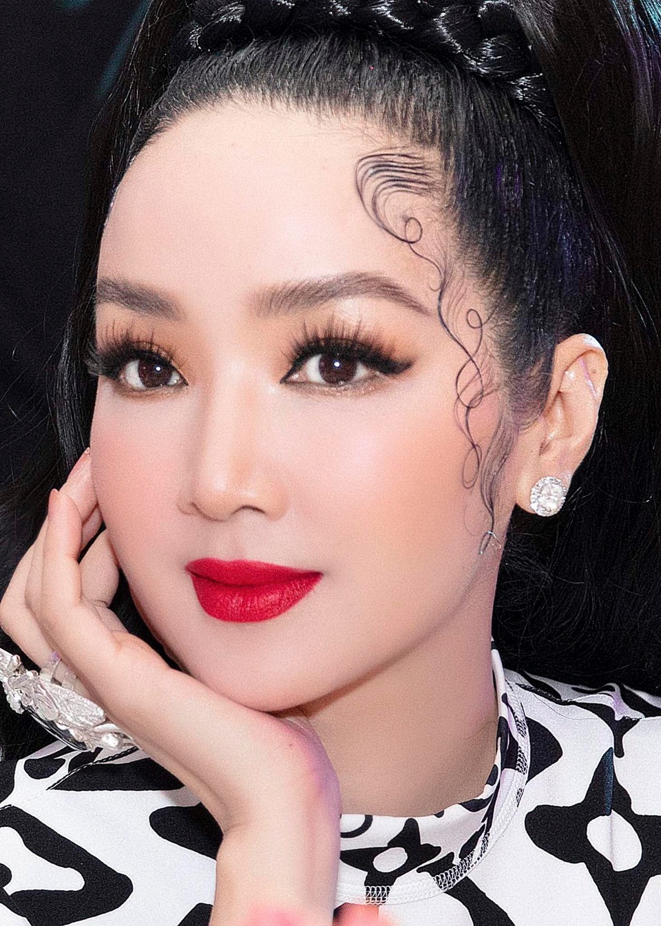 Hoa hậu U50 Giáng My khoe vẻ đẹp thách thức thời gian - 4 Hoa hậu U50 Giáng My khoe vẻ đẹp thách thức thời gian - 4
