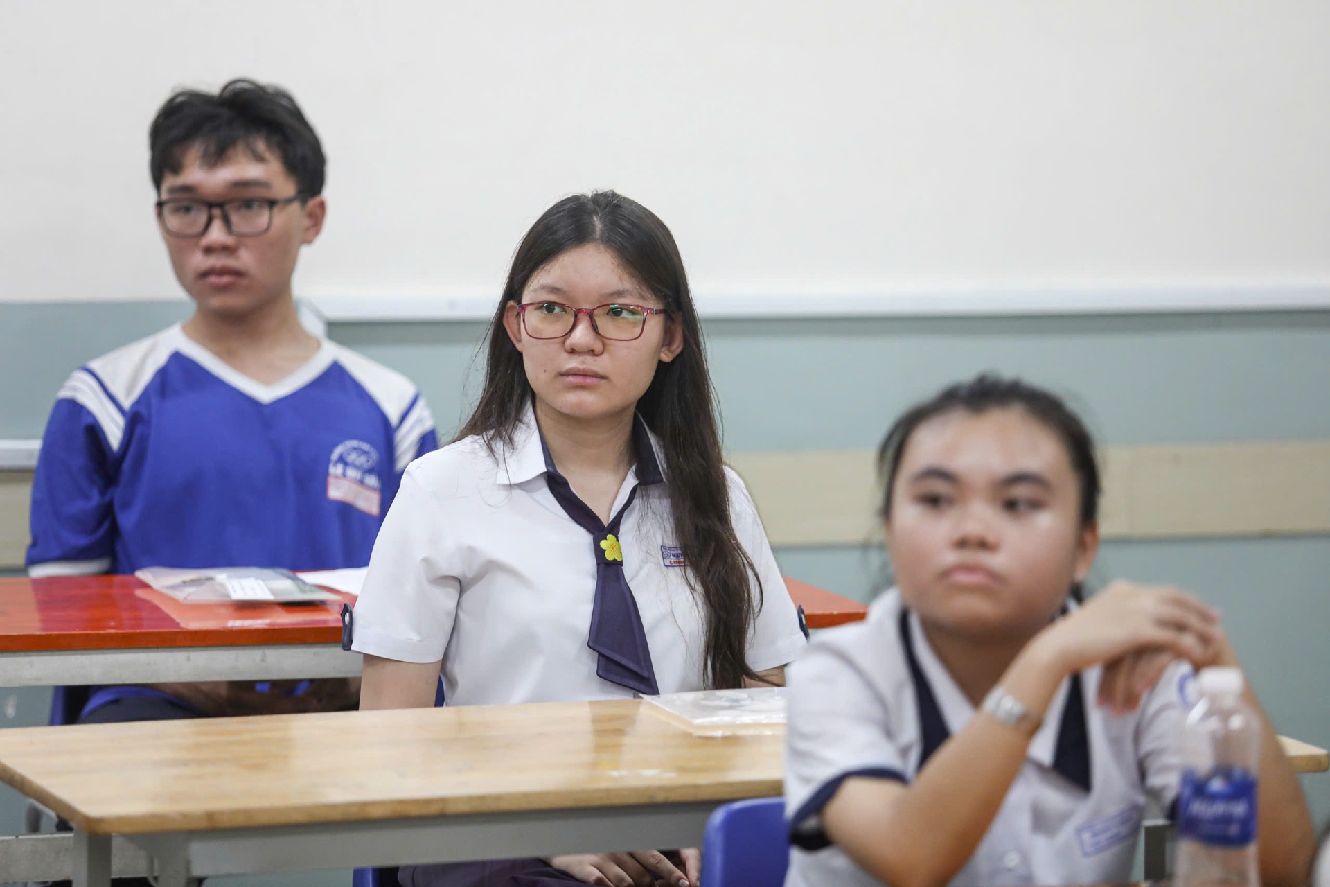 Hơn 1,1 triệu thí sinh bước vào thi tốt nghiệp THPT 2025 với môn ngữ văn - 7 Hơn 1,1 triệu thí sinh bước vào thi tốt nghiệp THPT 2025 với môn ngữ văn - 7