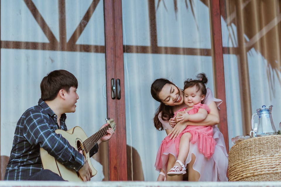 Nguyễn Ngọc Anh chính thức công khai chồng kém tuổi và hai con gái - 2 Nguyễn Ngọc Anh chính thức công khai chồng kém tuổi và hai con gái - 2