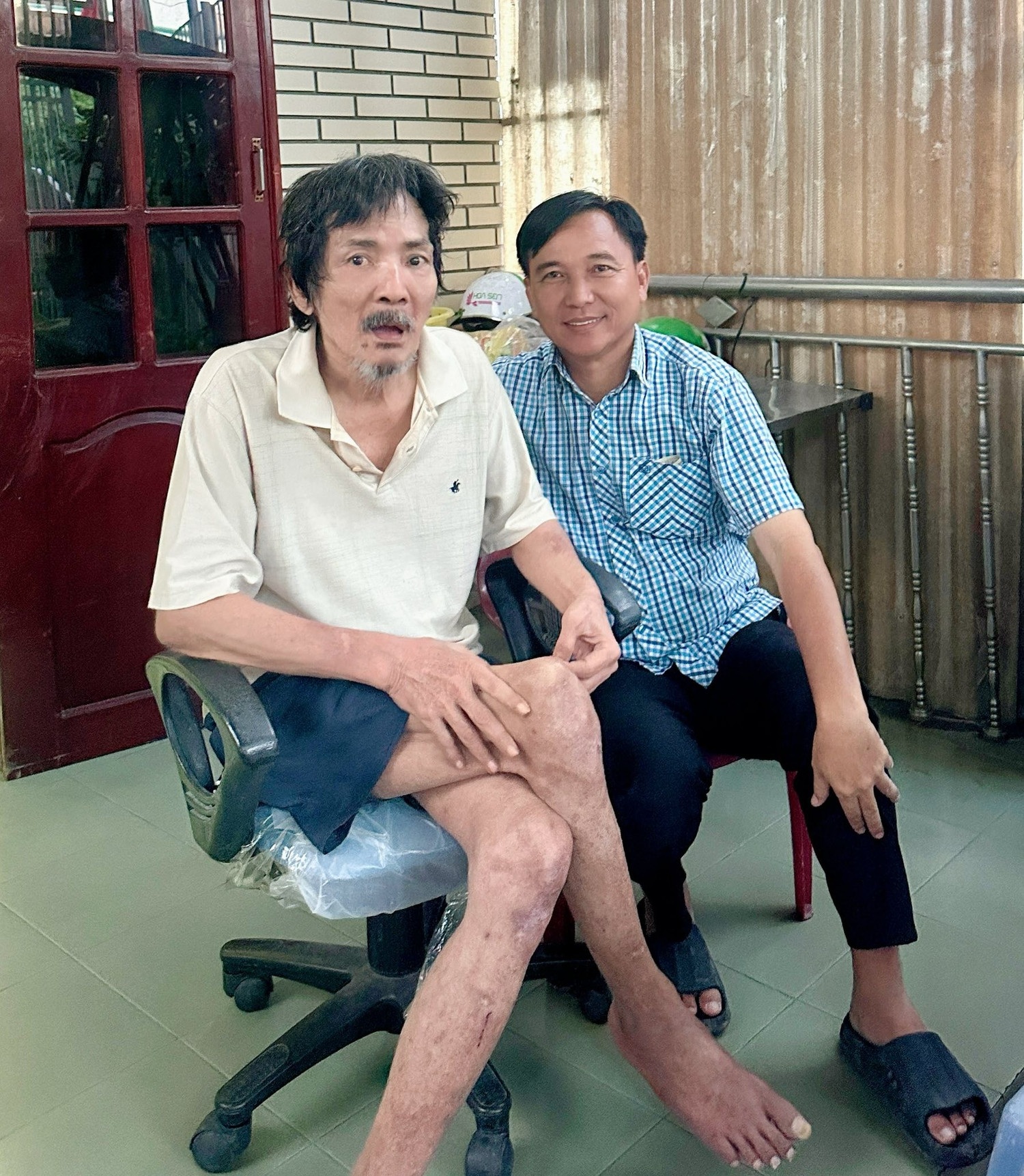 Nghệ sĩ Thương Tín không thể đi lại, diện mạo thay đổi gây chú ý - 1