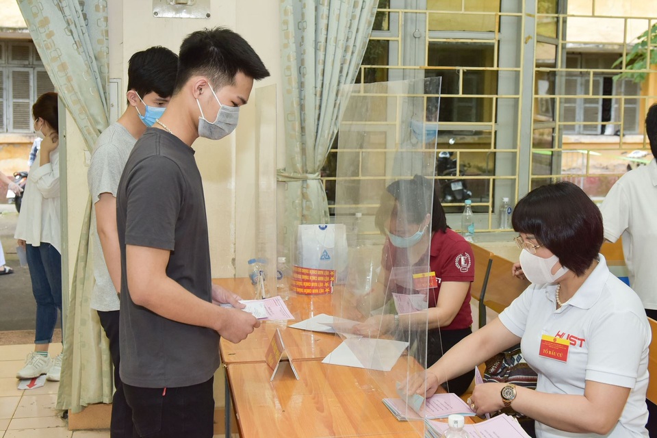 Gần 800 sinh viên ở ký túc xá Bách khoa Hà Nội rộn ràng trong ngày bầu cử - 7 Gần 800 sinh viên ở ký túc xá Bách khoa Hà Nội rộn ràng trong ngày bầu cử - 7