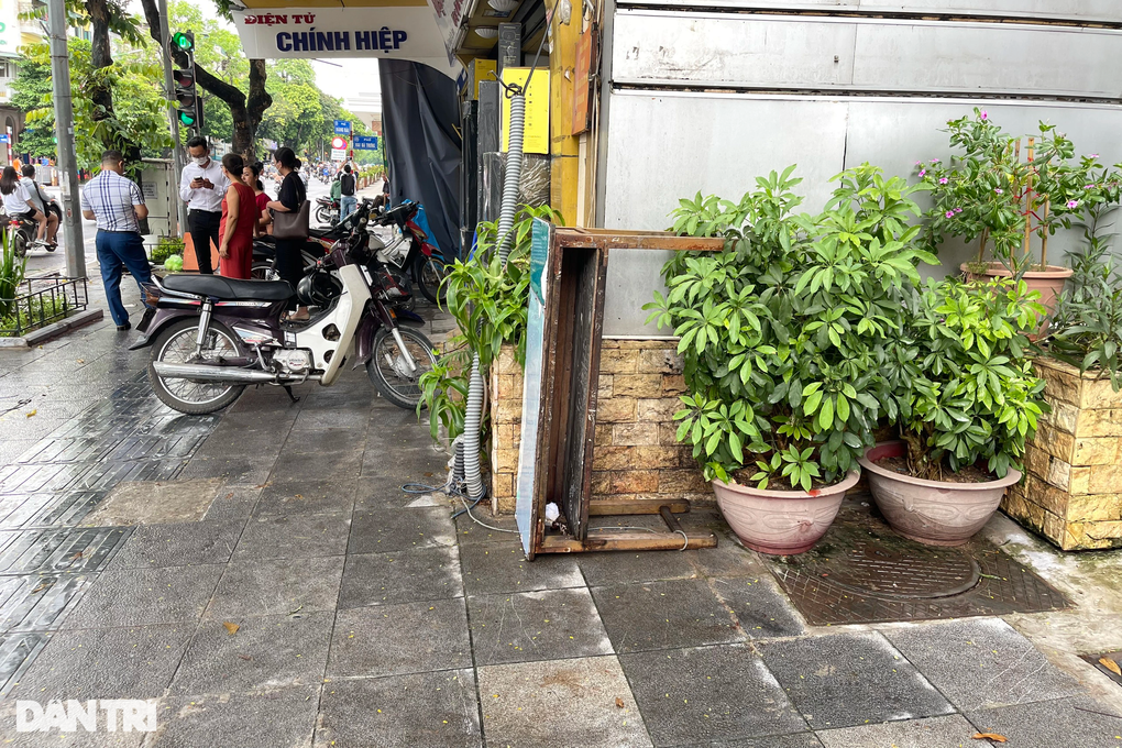 Nhân chứng bàng hoàng kể vụ án mạng trên phố Hàng Bài - 5 Nhân chứng bàng hoàng kể vụ án mạng trên phố Hàng Bài - 5