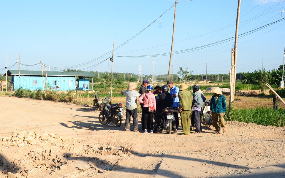 Phóng viên bị cản trở tác nghiệp, phó chủ tịch huyện bảo “đang bận” - 2 Phóng viên bị cản trở tác nghiệp, phó chủ tịch huyện bảo “đang bận” - 2