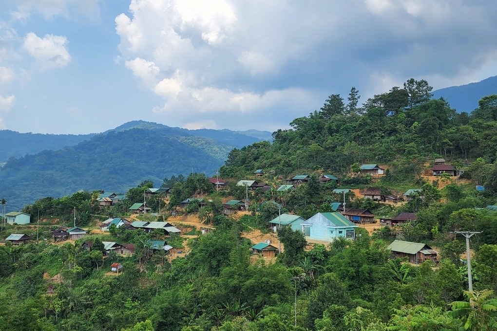 Kon Tum yêu cầu kiểm điểm vụ xã tự ý thu lại 80% tiền hỗ trợ dân - 2 Kon Tum yêu cầu kiểm điểm vụ xã tự ý thu lại 80% tiền hỗ trợ dân - 2