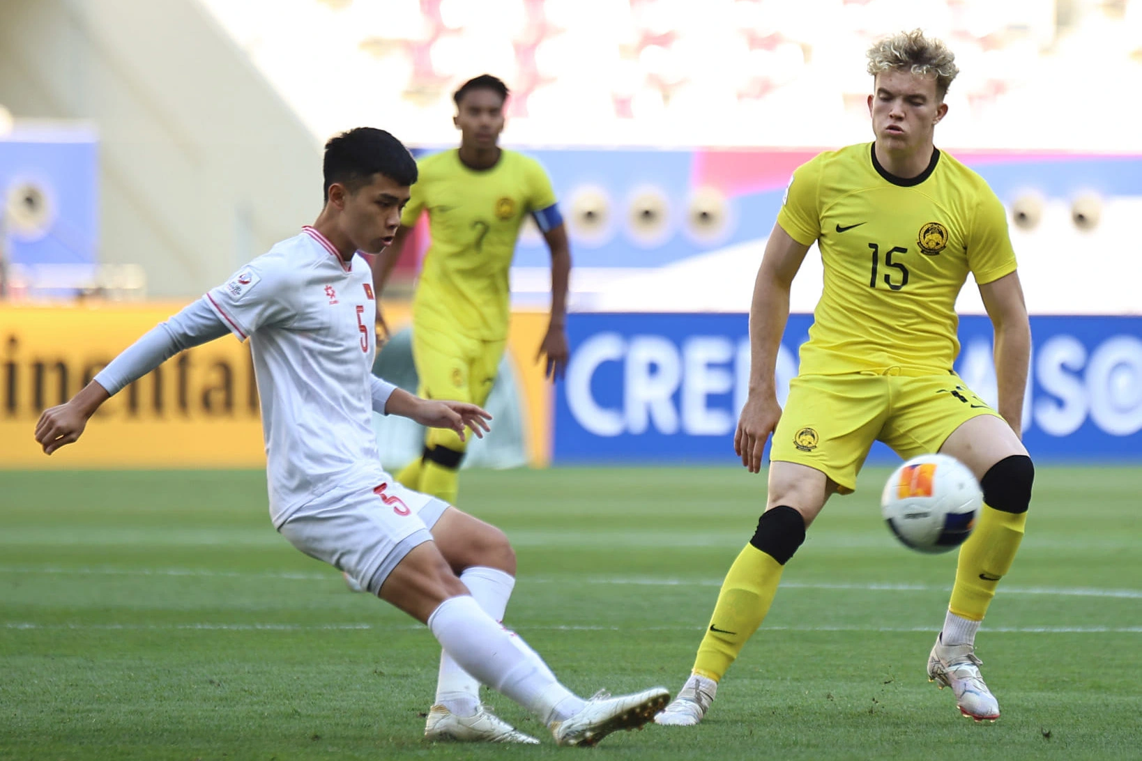 U23 Việt Nam - U23 Uzbekistan (22h30 hôm nay): Chưa phải lúc quyết đấu - 2