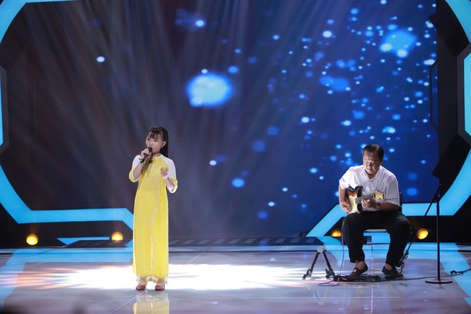 Hari Won hé lộ về tuổi thơ nghèo, nhà phải nhận gạo từ thiện - Ảnh 2. Hari Won hé lộ về tuổi thơ nghèo, nhà phải nhận gạo từ thiện - Ảnh 2.