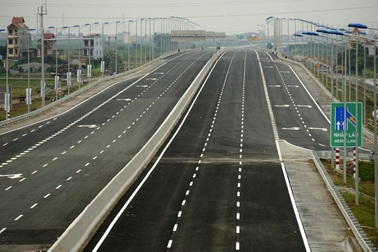 Trải nghiệm đường cao tốc 6 làn xe hiện đại nhất Việt Nam