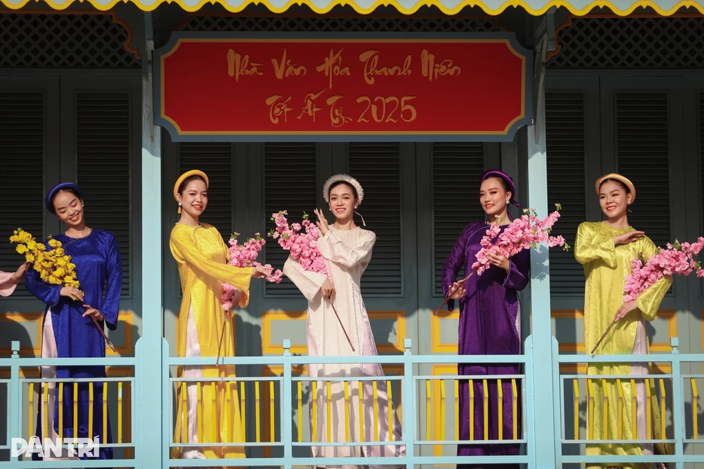 សាកលវិទ្យាល័យផ្តល់ថ្ងៃឈប់សម្រាកបុណ្យចូលឆ្នាំចិនរយៈពេលមួយខែ ដែលធ្វើឱ្យនិស្សិតឆ្នាំទីមួយមានការងឿងឆ្ងល់ - 1 Trường đại học cho nghỉ Tết cả tháng, sinh viên năm nhất hoang mang - 1