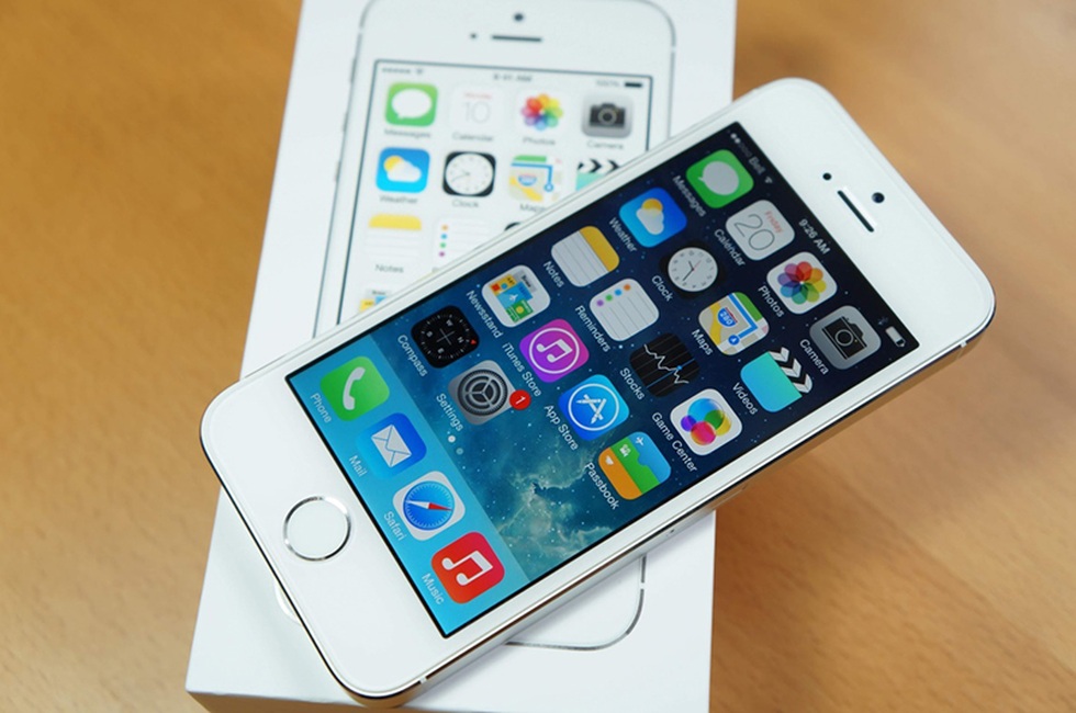 6. iPhone 5S - Ra mắt năm 2013. Đây là phiên bản iPhone đầu tiên được tích hợp cảm biến vân tay Touch ID vào nút Home. Apple đã bán được hơn 164,5 triệu máy trên toàn cầu (Ảnh: C.T). 6. iPhone 5S - Ra mắt năm 2013. Đây là phiên bản iPhone đầu tiên được tích hợp cảm biến vân tay Touch ID vào nút Home. Apple đã bán được hơn 164,5 triệu máy trên toàn cầu (Ảnh: C.T).