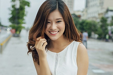 Ngắm Hoàng Yến Chibi đáng yêu trên phố đi bộ Sài thành