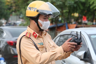 CSGT bay flycam "soi" vi phạm, nắm tình hình giao thông dịp nghỉ lễ 30/4