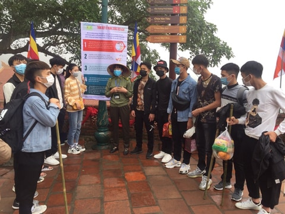 Khách tăng mạnh, Yên Tử rốt ráo đối phó Covid-19 - 3 Khách tăng mạnh, Yên Tử rốt ráo đối phó Covid-19 - 3