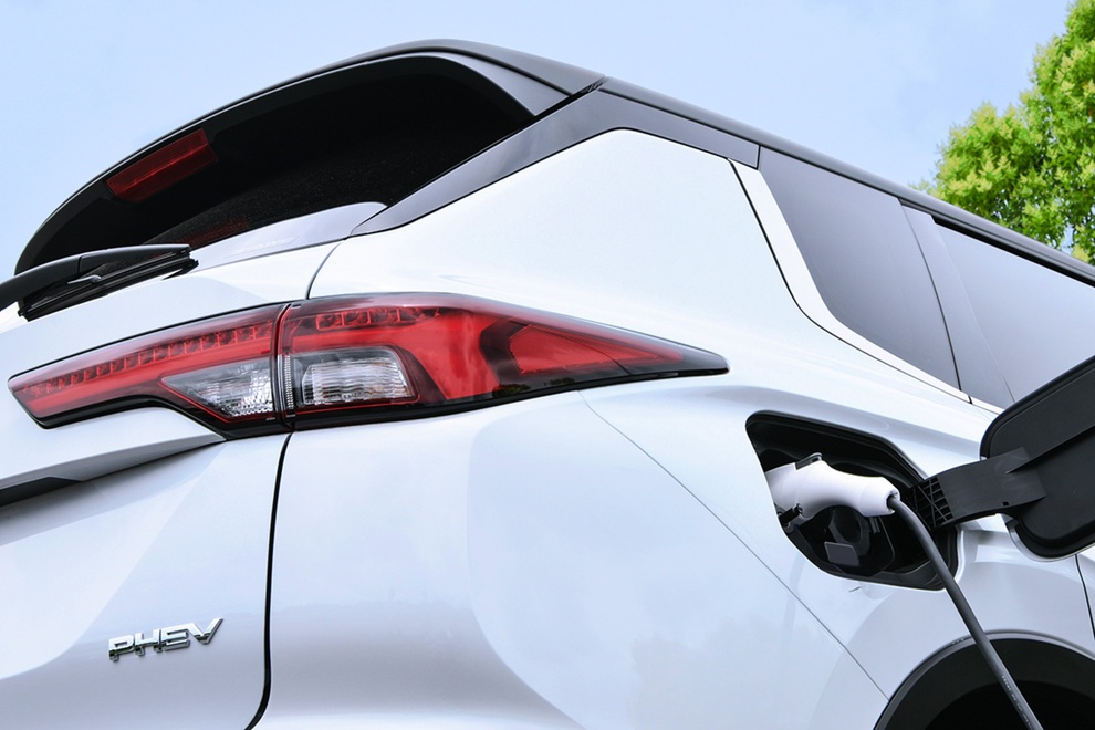 Mitsubishi Outlander PHEV 2022 lộ diện trước ngày ra mắt - 6 Mitsubishi Outlander PHEV 2022 lộ diện trước ngày ra mắt - 6