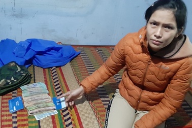 Nữ đạo chích bị bắt quả tang khi trộm hàng chục triệu đồng của tiểu thương