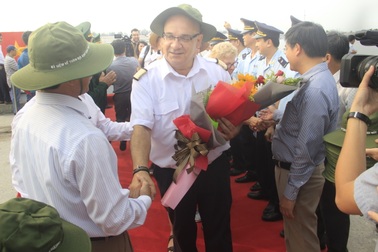 Đoàn du khách quốc tế đến tham quan Quảng Trị bằng du thuyền