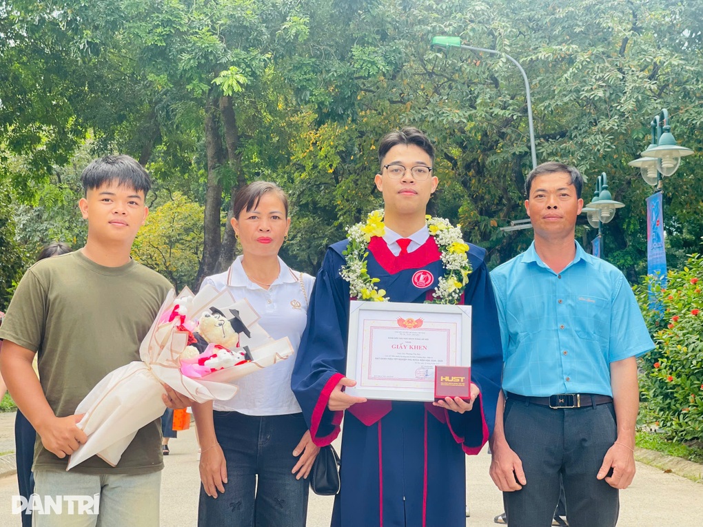 Nam sinh người Sán Chỉ tốt nghiệp thủ khoa ĐH Bách khoa Hà Nội - 2
