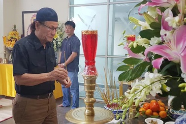 Đồng nghiệp tiếc thương đưa tiễn nghệ sĩ Nguyễn Hậu về nơi xa