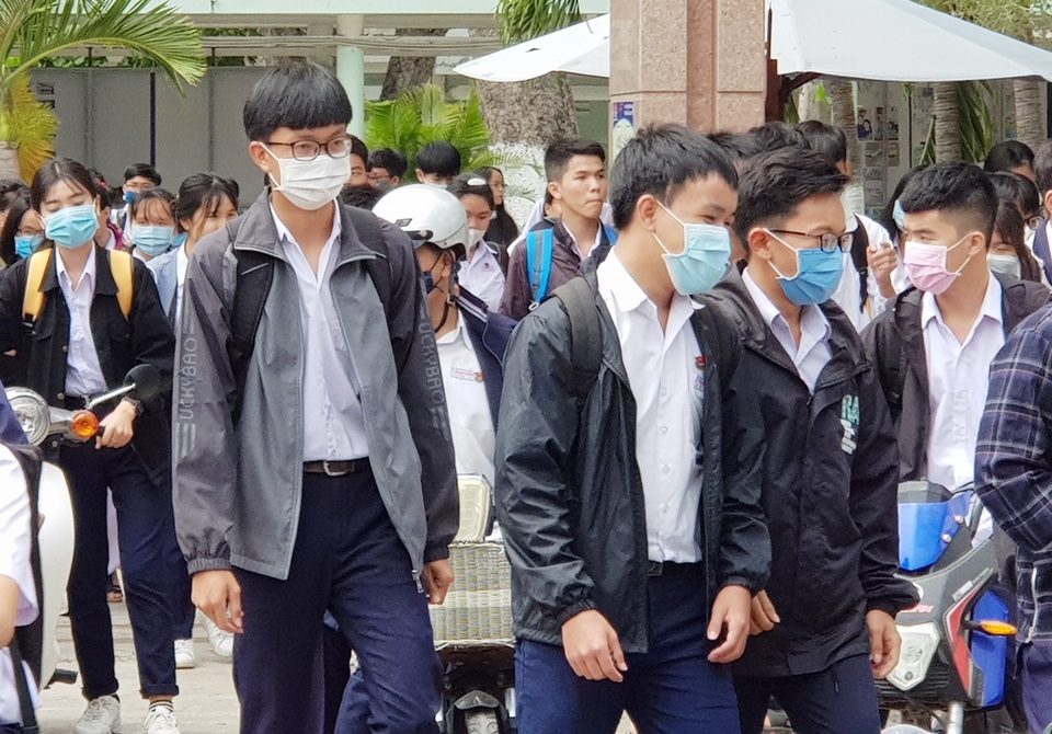 Khánh Hòa vắng hơn 1.000 HS trong buổi học đầu tiên sau đợt nghỉ tránh dịch - 3 Khánh Hòa vắng hơn 1.000 HS trong buổi học đầu tiên sau đợt nghỉ tránh dịch - 3