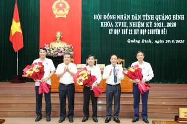 Kỳ họp cuối trước sáp nhập, HĐND miễn nhiệm nhiều cán bộ lãnh đạo