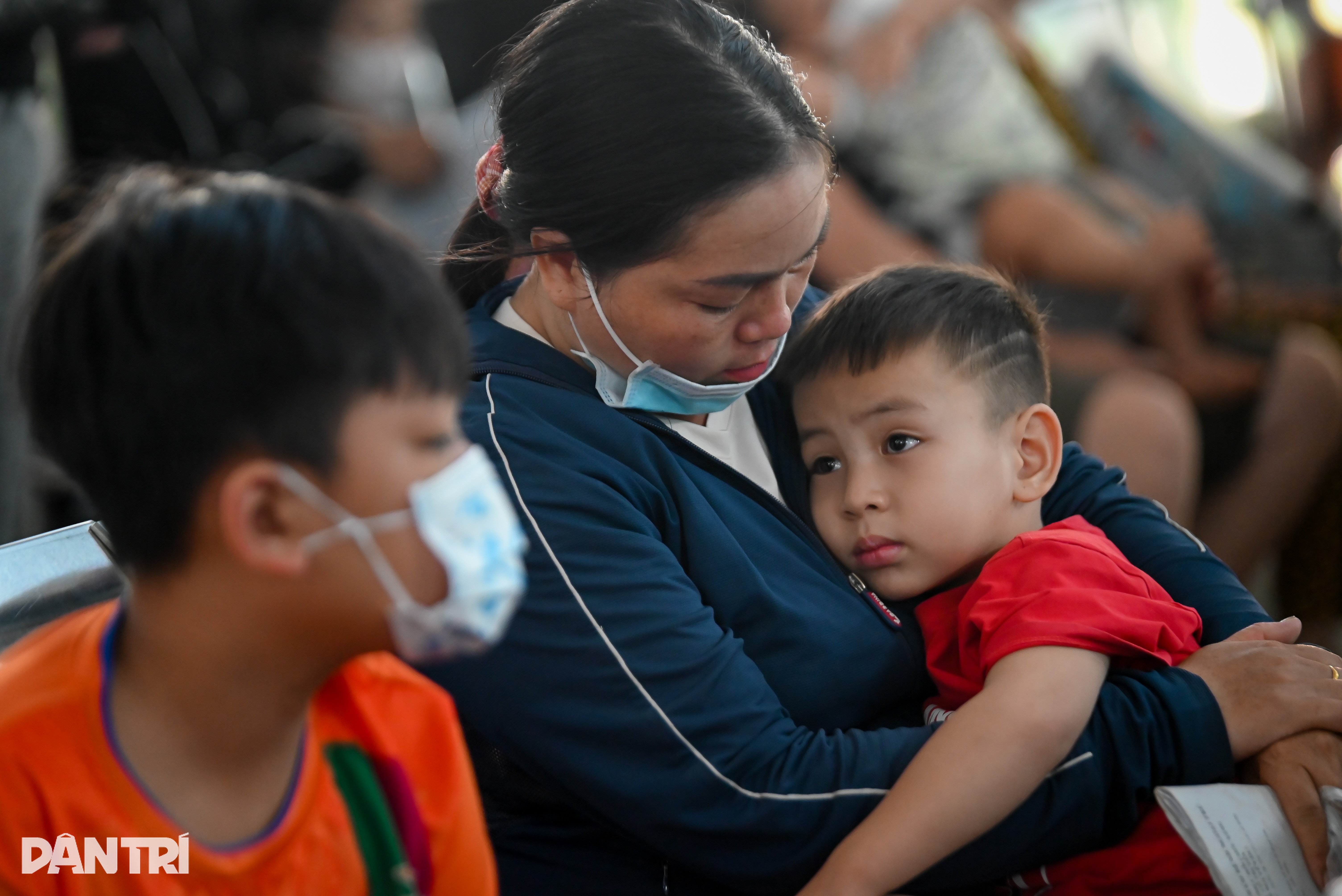 Trẻ đồng loạt đổ bệnh, một bệnh viện ở TPHCM có lượt khám tăng gần gấp đôi - 4