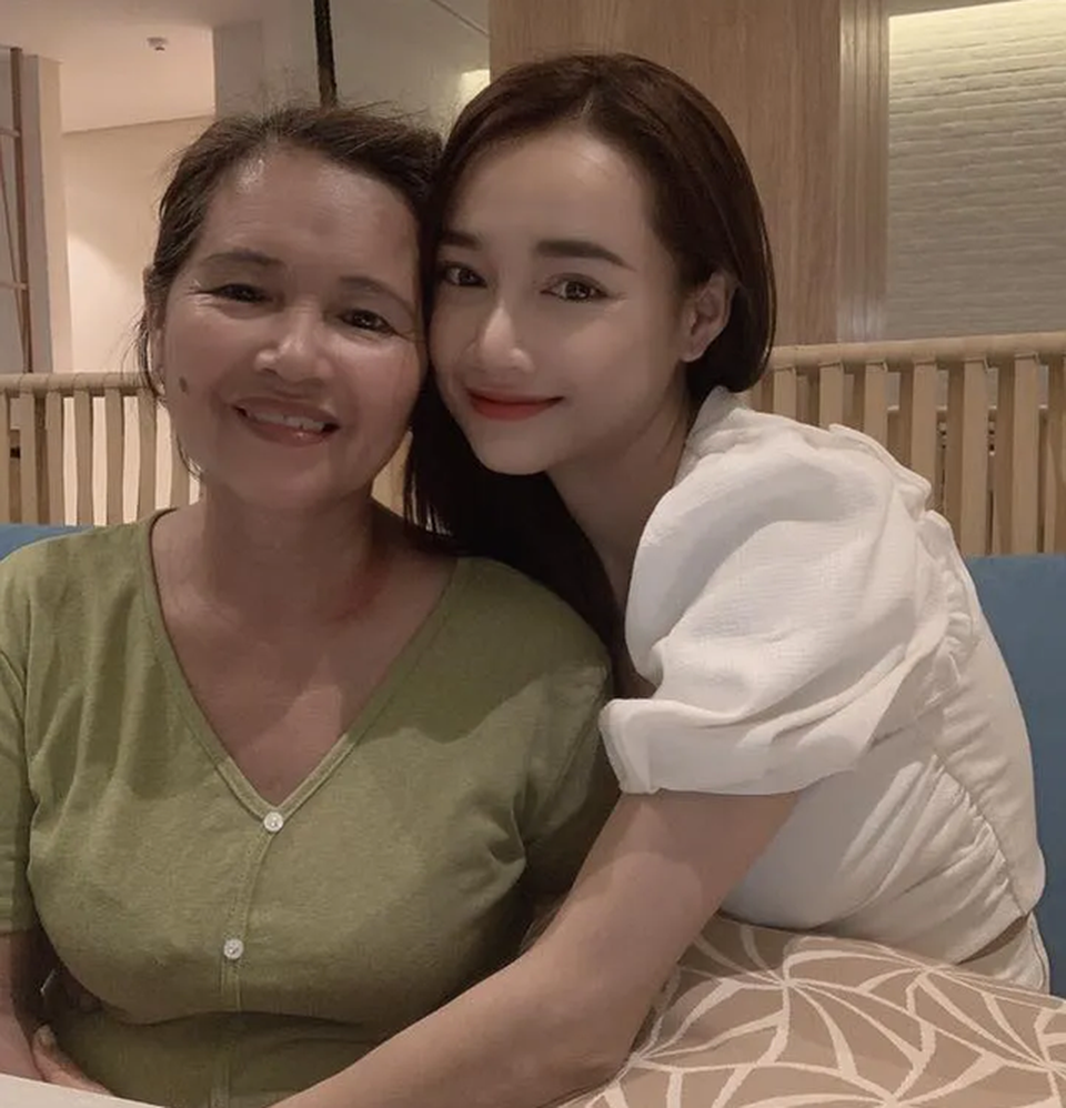 Những mỹ nhân Việt “giấu nhẹm” chuyện mang bầu, sinh con mới công khai - 5 Những mỹ nhân Việt “giấu nhẹm” chuyện mang bầu, sinh con mới công khai - 5