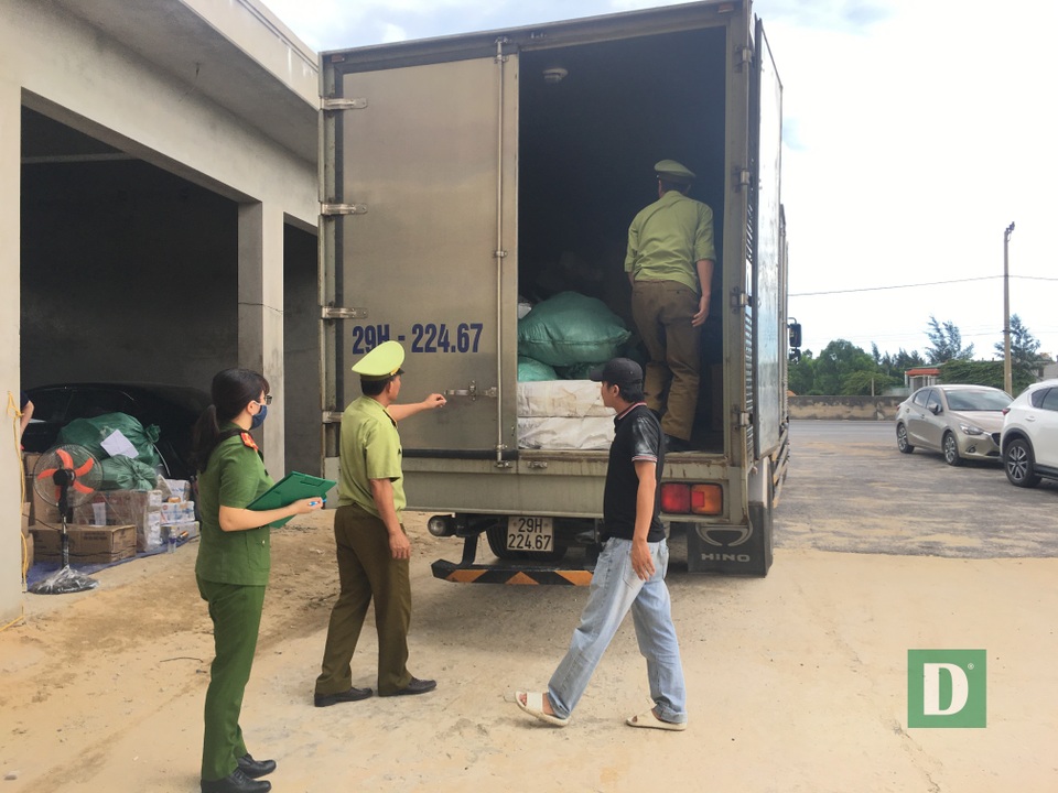 Thu giữ gần 14 nghìn bao thuốc lá ngoại nhập lậu - 1