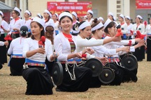 Hàng vạn người dự lễ Khai hạ của dân tộc Mường ở Hòa Bình