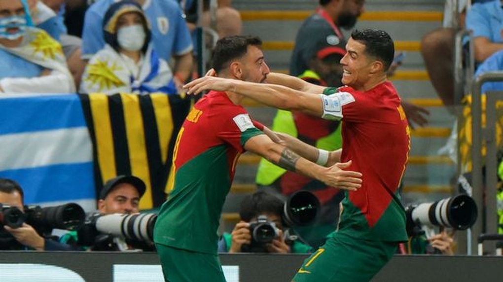 Nhận vơ bàn thắng của Fernandes, Ronaldo bị người hâm mộ chỉ trích - 2 Nhận vơ bàn thắng của Fernandes, Ronaldo bị người hâm mộ chỉ trích - 2