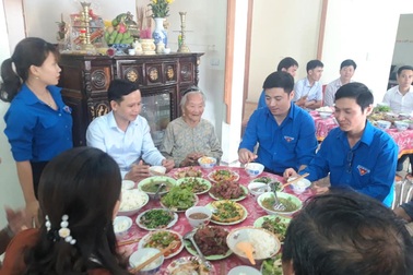 Tuổi trẻ Quảng Trị tổ chức “Bữa cơm tất niên” tri ân Mẹ Việt Nam Anh hùng