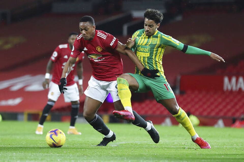 Man Utd thắng tối thiểu trước West Brom nhờ quả phạt đền - 3 Man Utd thắng tối thiểu trước West Brom nhờ quả phạt đền - 3