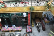 Kỳ lạ chàng trai Bắc Ninh rong ruổi kiếm rác về xây quán cà phê