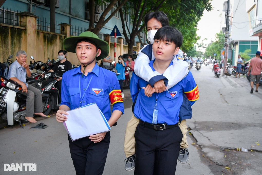 Hai cha con xương thủy tinh đưa nhau đi thi tốt nghiệp THPT - 3 Hai cha con xương thủy tinh đưa nhau đi thi tốt nghiệp THPT - 3