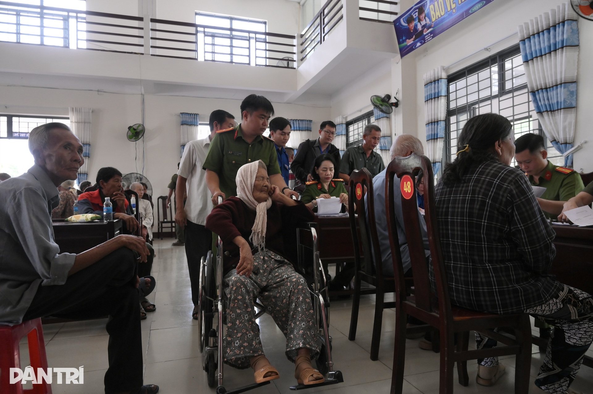 Thân nhân liệt sĩ xếp hàng lấy mẫu ADN, mong tìm lại người thân ở Tây Ninh - 3 Thân nhân liệt sĩ xếp hàng lấy mẫu ADN, mong tìm lại người thân ở Tây Ninh - 3