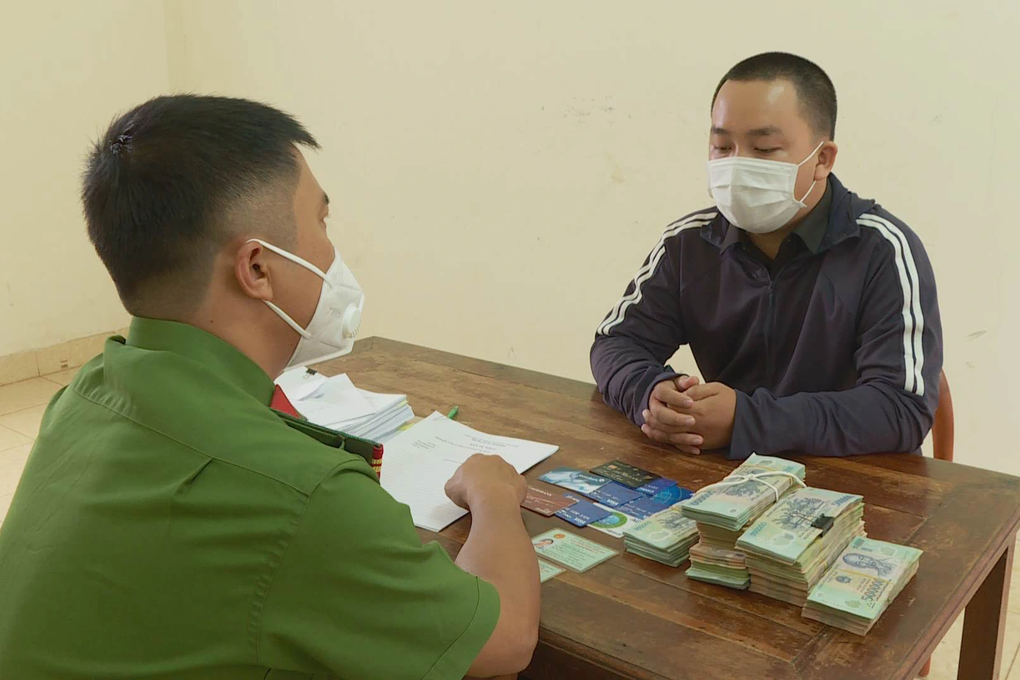 Cô gái 18 tuổi hỗ trợ người yêu lừa đảo hơn 10 tỷ đồng - 2 Cô gái 18 tuổi hỗ trợ người yêu lừa đảo hơn 10 tỷ đồng - 2