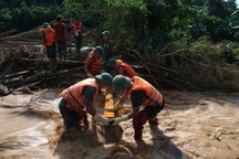 Áp thấp nhiệt đới có thể mạnh thành bão, yêu cầu ứng phó với mưa lũ, sạt lở