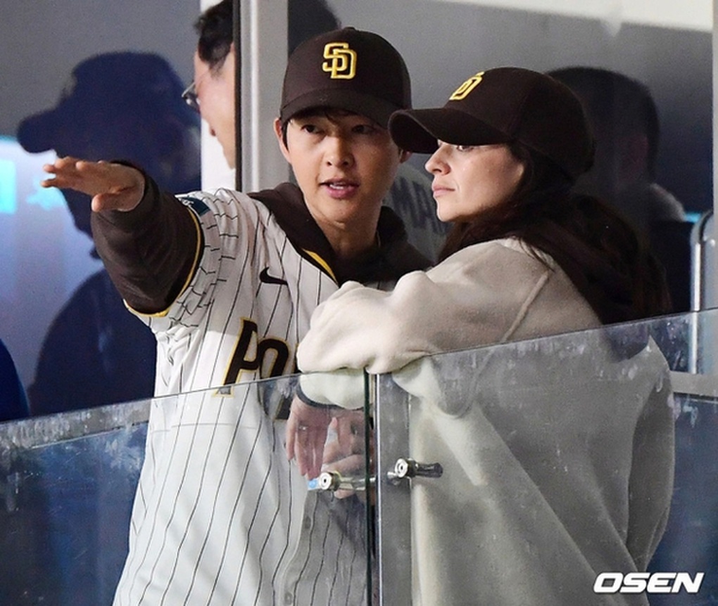 Tài tử Song Joong Ki: 2 năm đón 2 thiên thần, vợ con là tài sản lớn - 3 Tài tử Song Joong Ki: 2 năm đón 2 thiên thần, vợ con là tài sản lớn - 3