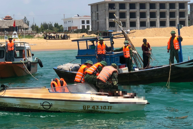 Học sinh lớp 8 đuối nước khi tắm biển